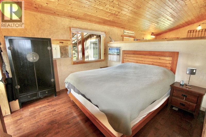 31790 16 Highway, Daajing Giids City, BC - Indoor Photo Showing Bedroom