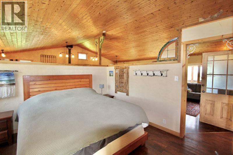 31790 16 Highway, Daajing Giids City, BC - Indoor Photo Showing Bedroom