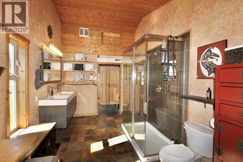 31790 16 Highway, Daajing Giids City, BC - Indoor Photo Showing Bathroom