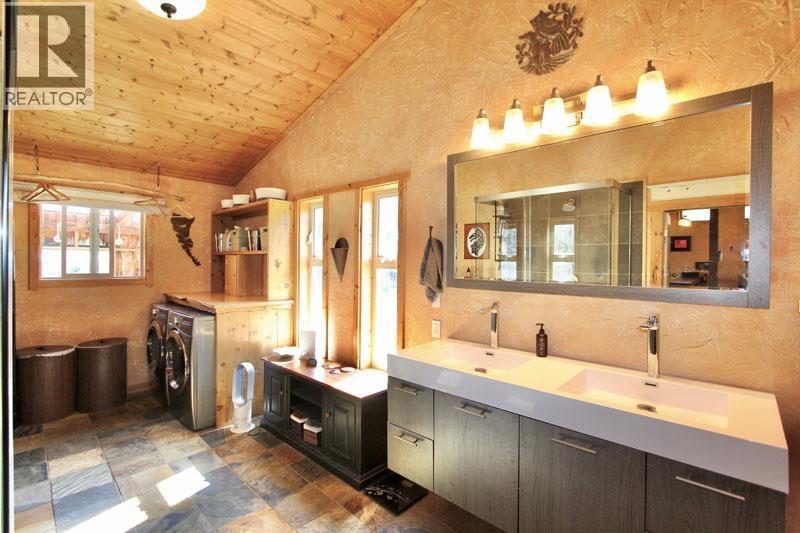 31790 16 Highway, Daajing Giids City, BC - Indoor Photo Showing Bathroom