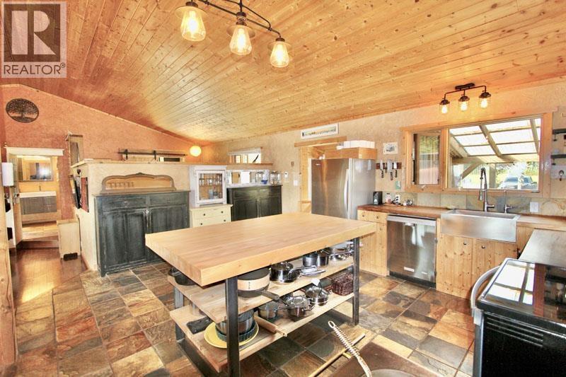 31790 16 Highway, Daajing Giids City, BC - Indoor