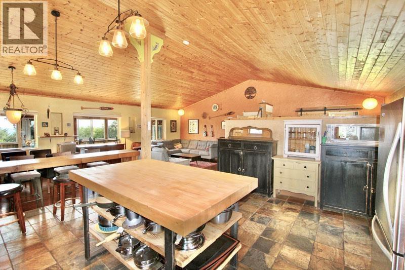 31790 16 Highway, Daajing Giids City, BC - Indoor Photo Showing Dining Room