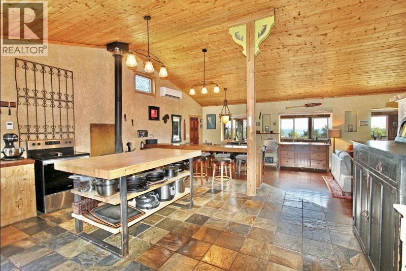 31790 16 Highway, Daajing Giids City, BC - Indoor