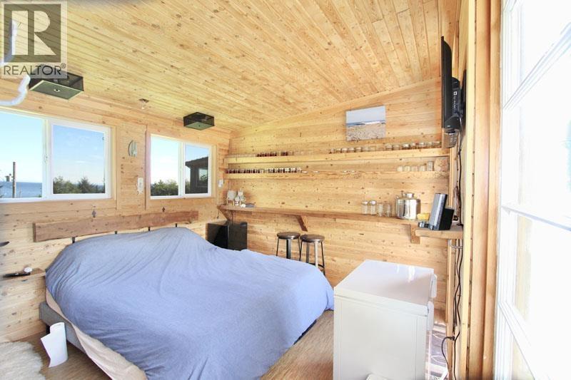 31790 16 Highway, Daajing Giids City, BC - Indoor Photo Showing Bedroom