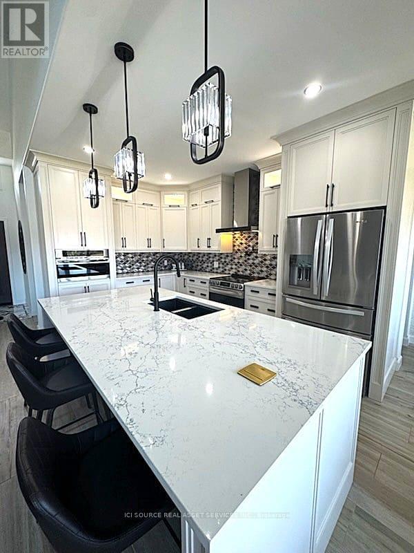 18 Swan Lane, Tay, ON - Indoor Photo Showing Kitchen With Double Sink With Upgraded Kitchen