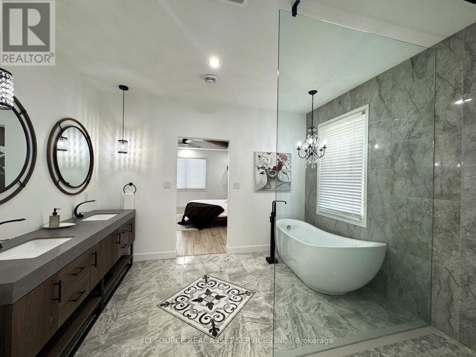 18 Swan Lane, Tay, ON - Indoor Photo Showing Bathroom