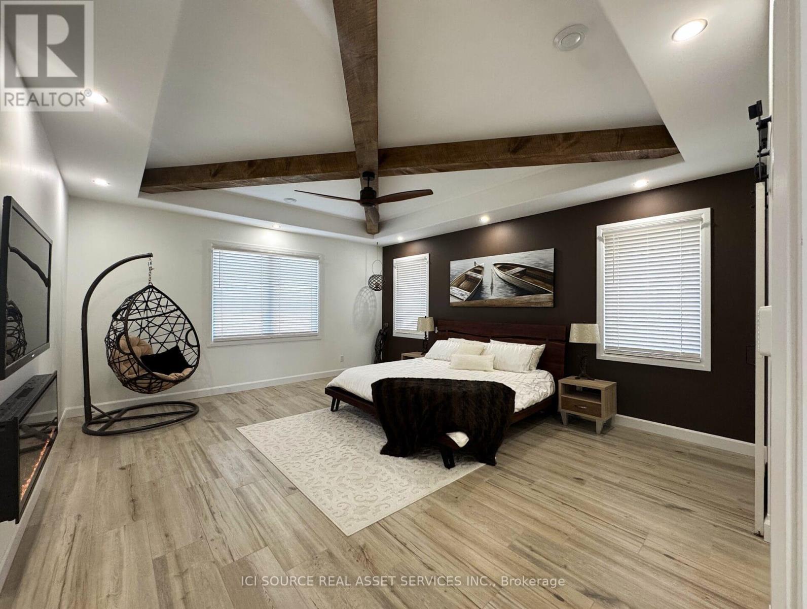 18 Swan Lane, Tay, ON - Indoor Photo Showing Bedroom