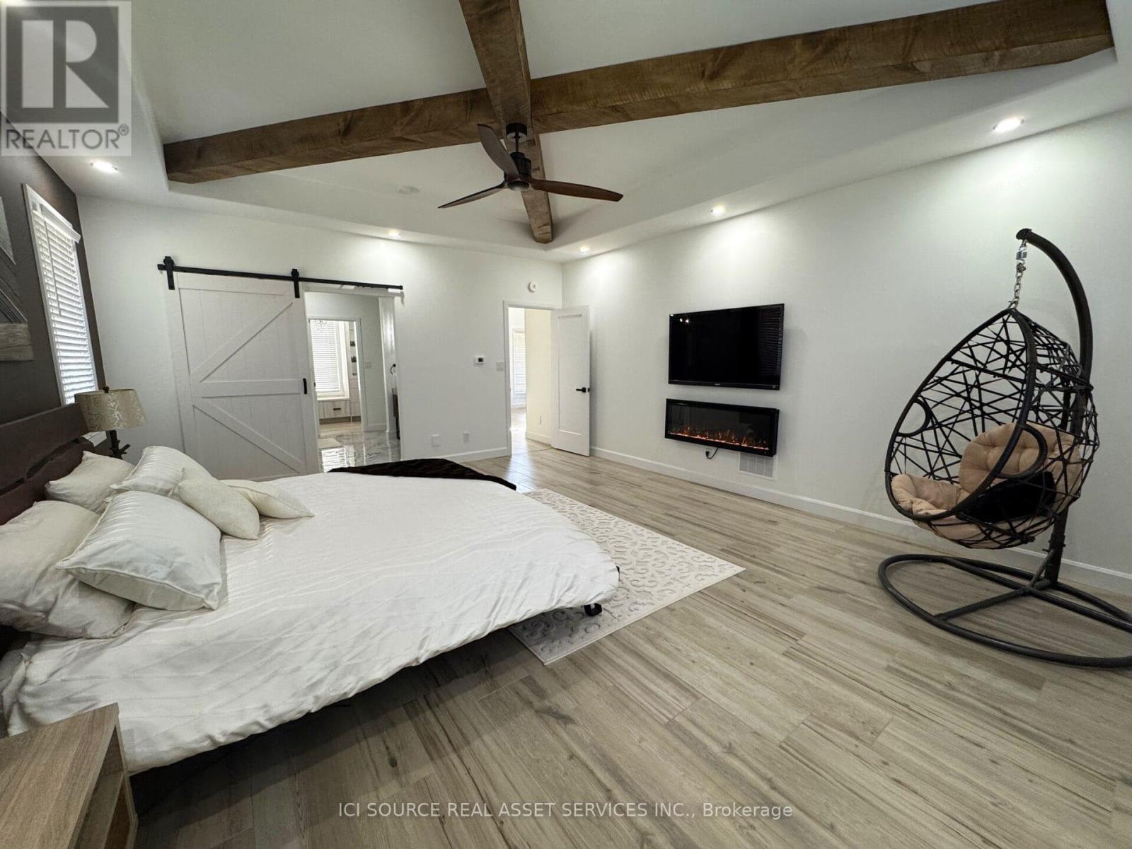 18 Swan Lane, Tay, ON - Indoor Photo Showing Bedroom