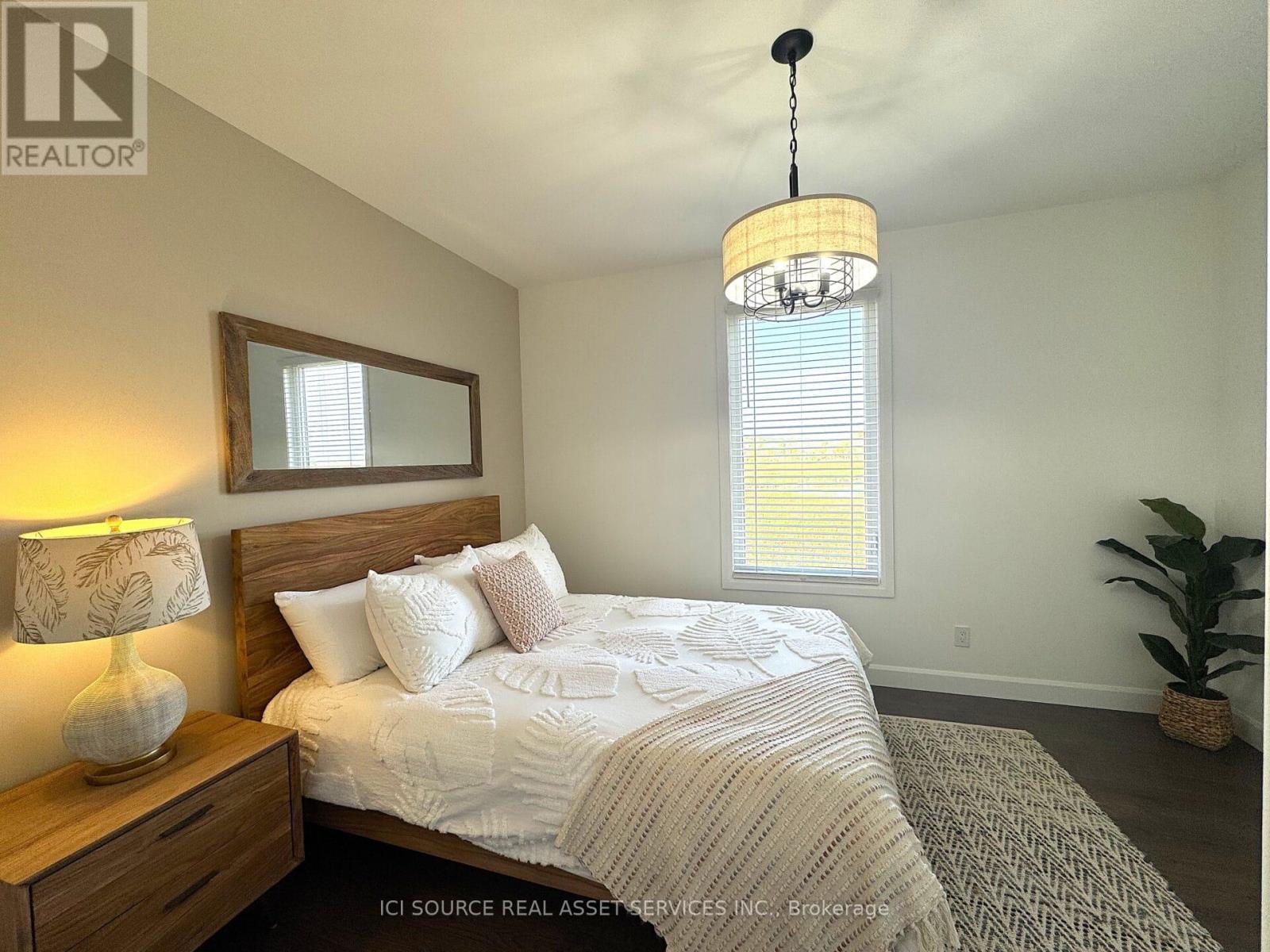 18 Swan Lane, Tay, ON - Indoor Photo Showing Bedroom