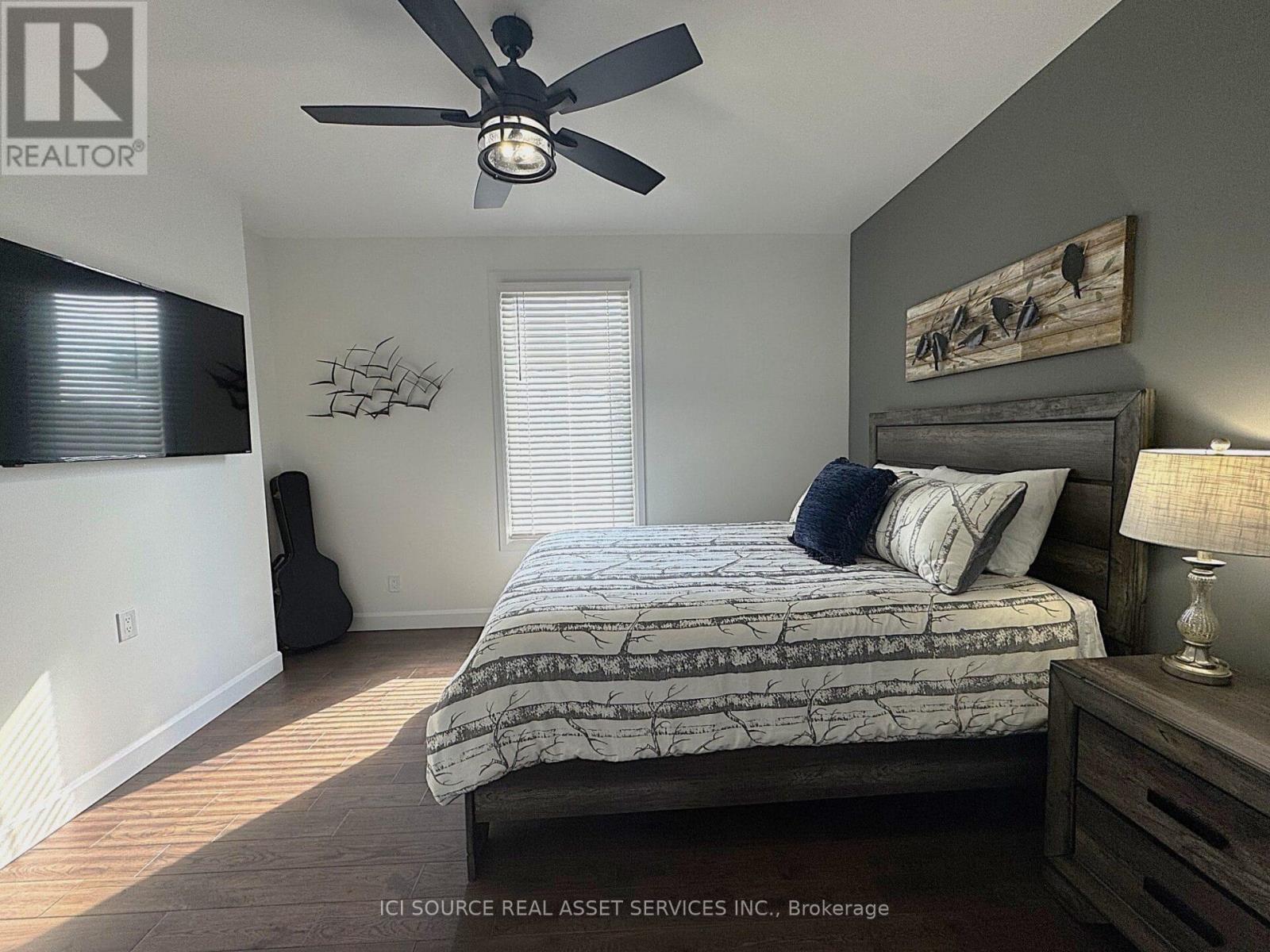 18 Swan Lane, Tay, ON - Indoor Photo Showing Bedroom