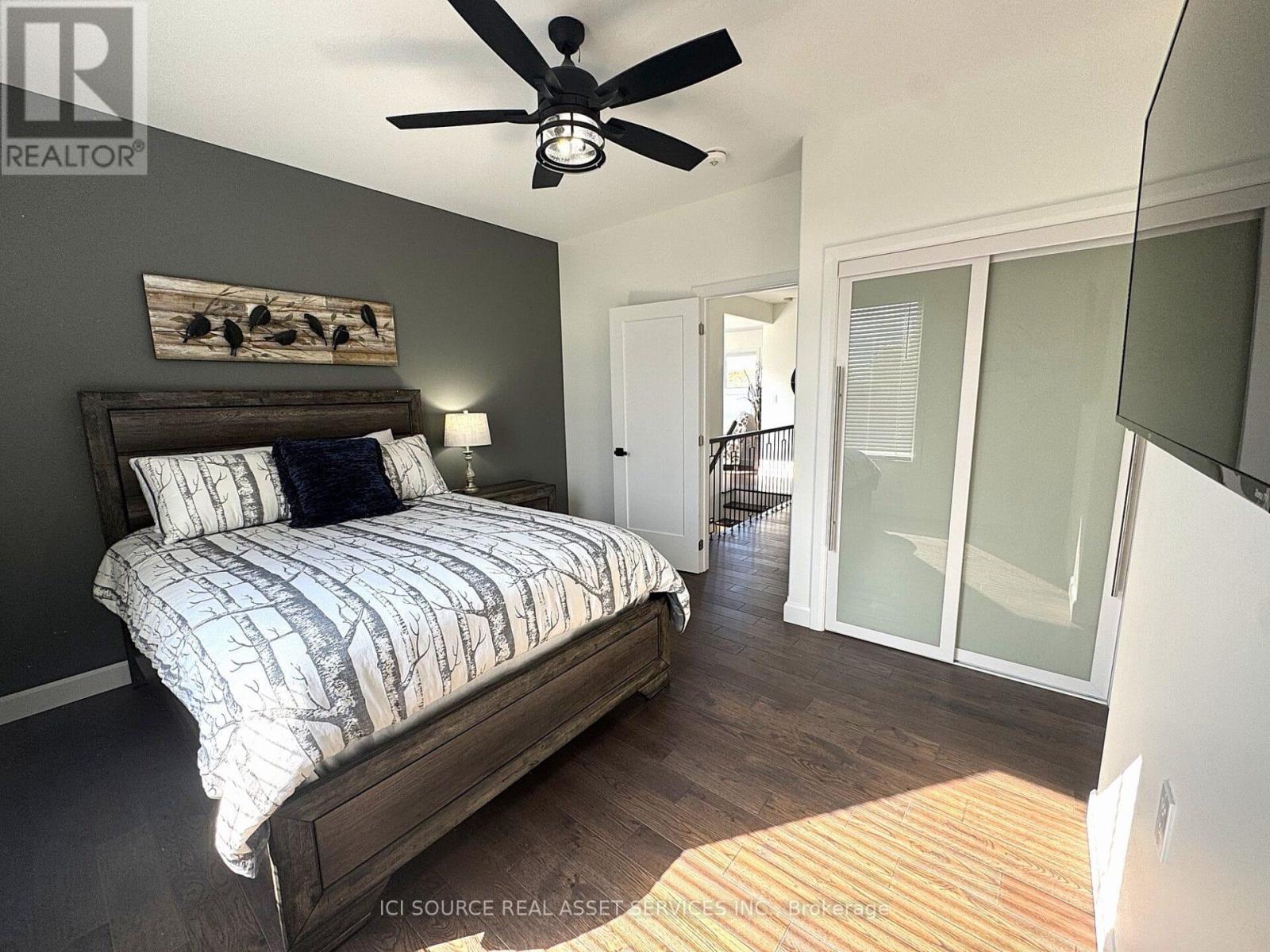 18 Swan Lane, Tay, ON - Indoor Photo Showing Bedroom