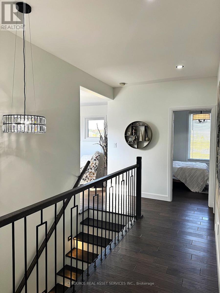 18 Swan Lane, Tay, ON - Indoor Photo Showing Other Room