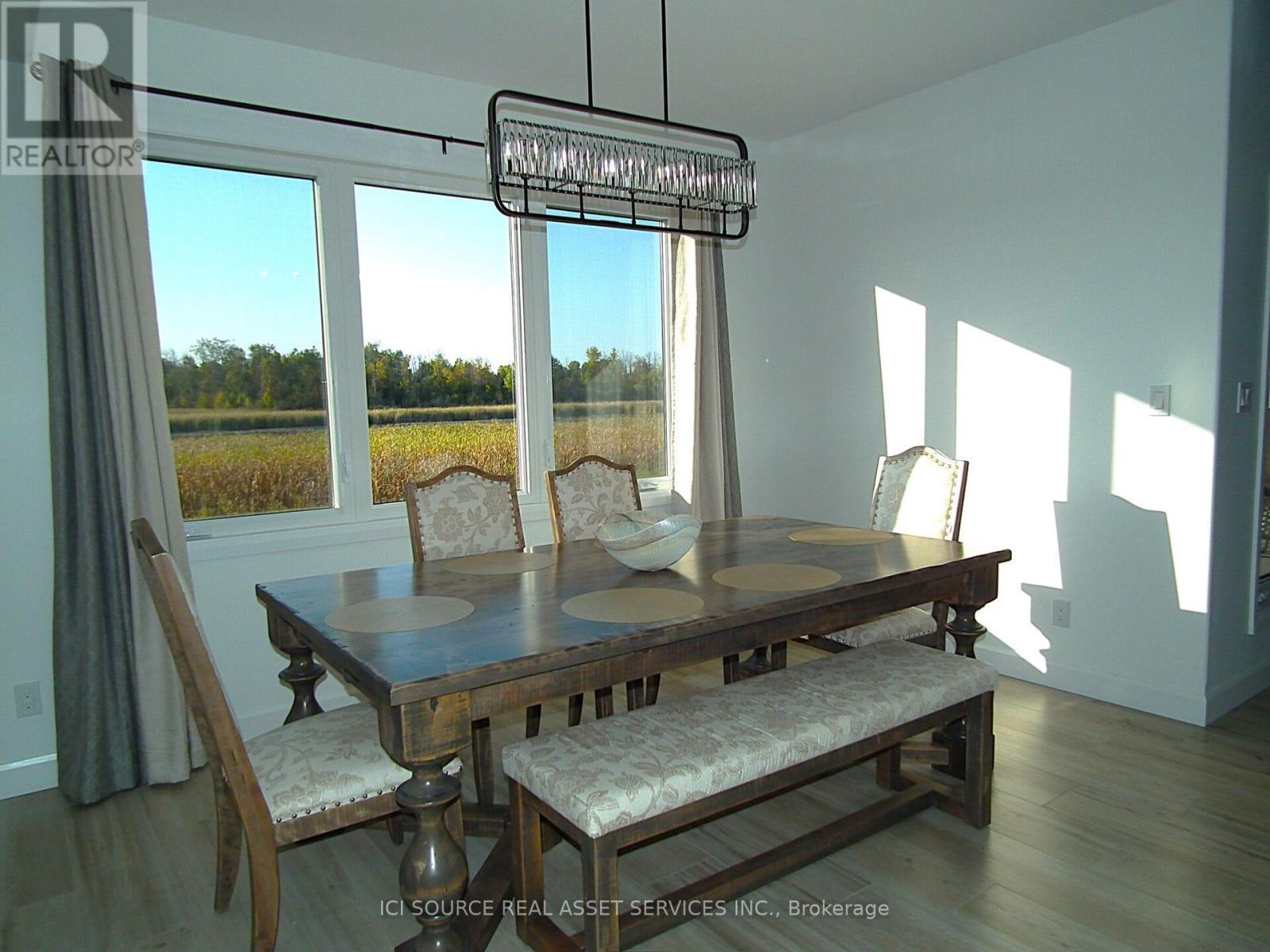 18 Swan Lane, Tay, ON - Indoor Photo Showing Dining Room