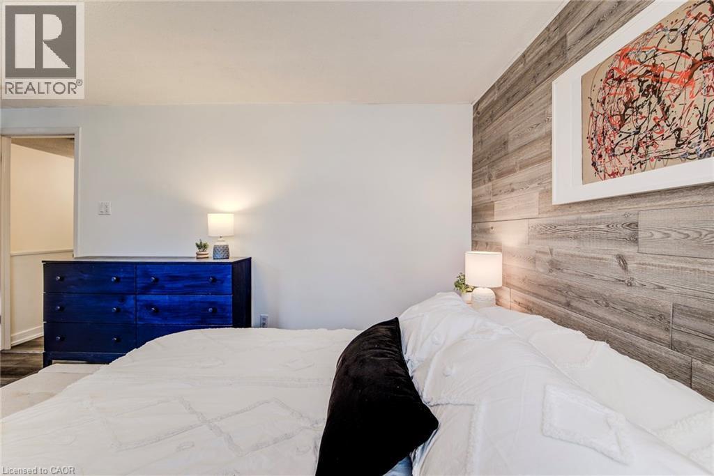 98 Rolling Meadows Drive, Kitchener, ON - Indoor Photo Showing Bedroom