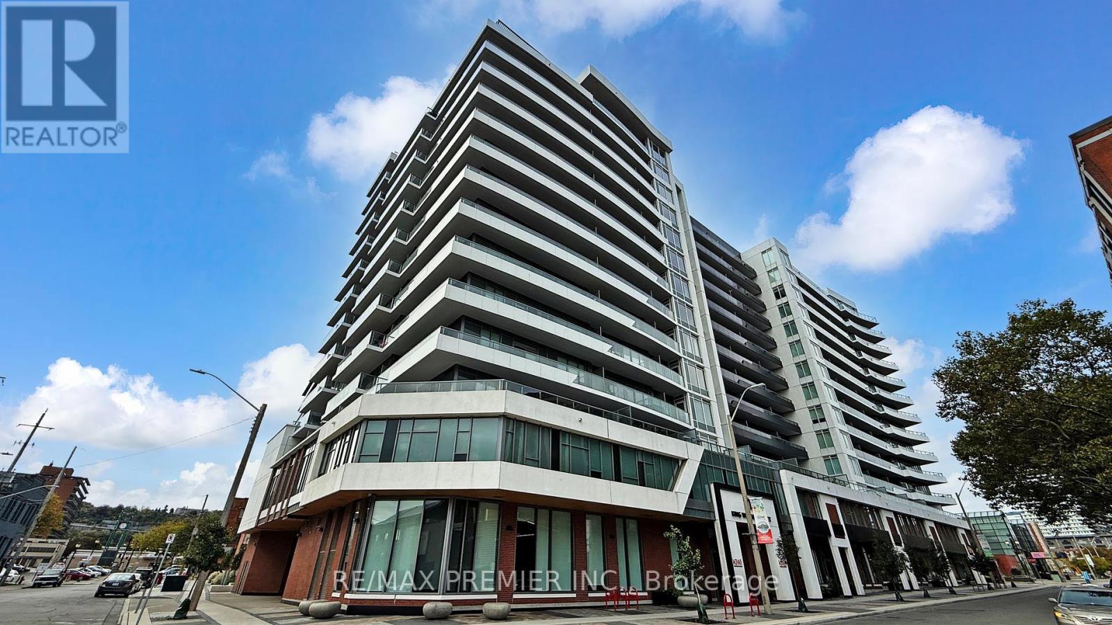 922 - 212 King William Street, Hamilton, ON - Outdoor