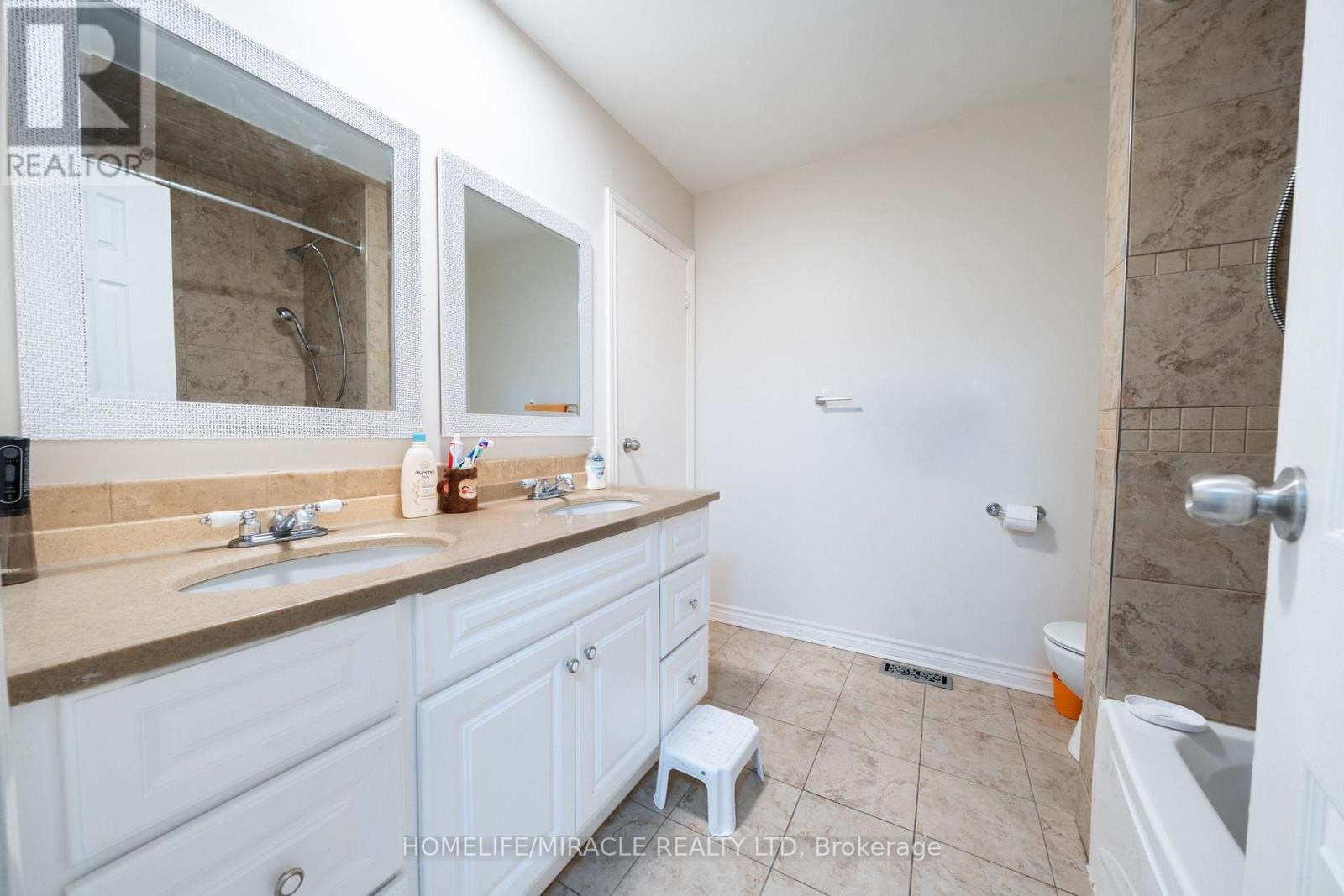 613 Galloway Crescent, Mississauga, ON - Indoor Photo Showing Bathroom