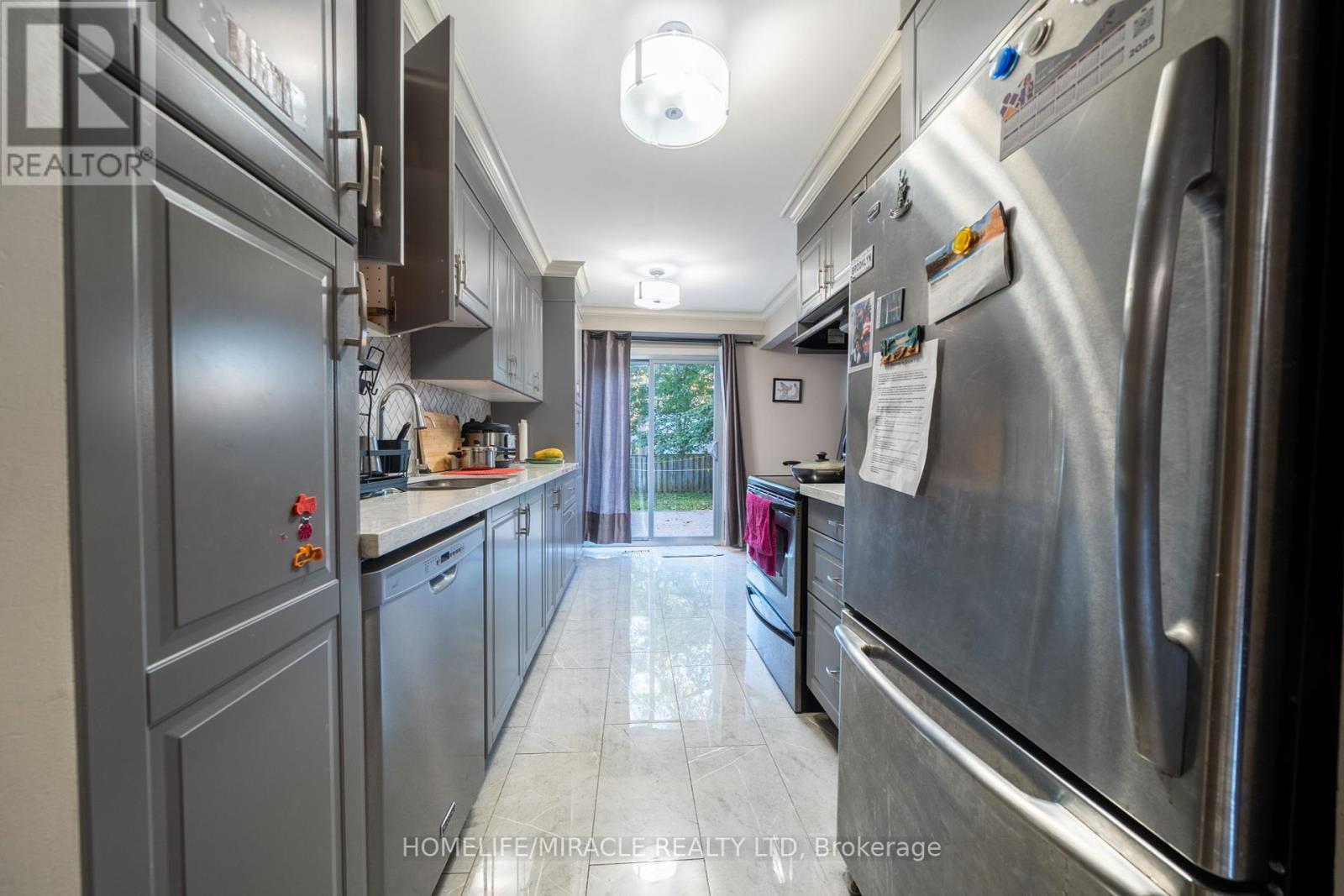 613 Galloway Crescent, Mississauga, ON - Indoor Photo Showing Kitchen