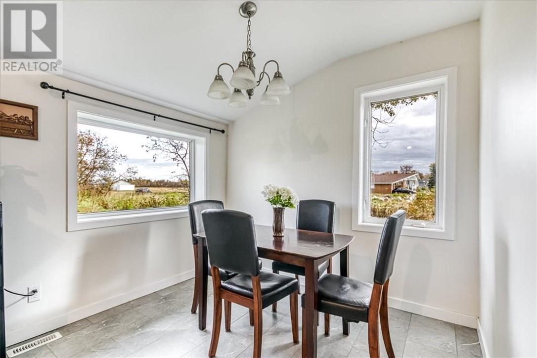 2906 Main Street, Blezard Valley, ON - Indoor Photo Showing Dining Room