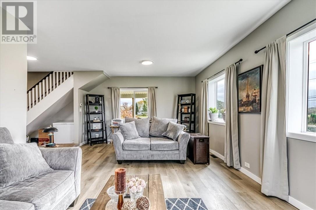 2906 Main Street, Blezard Valley, ON - Indoor Photo Showing Living Room