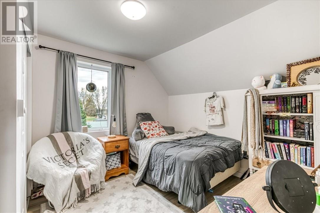 2906 Main Street, Blezard Valley, ON - Indoor Photo Showing Bedroom