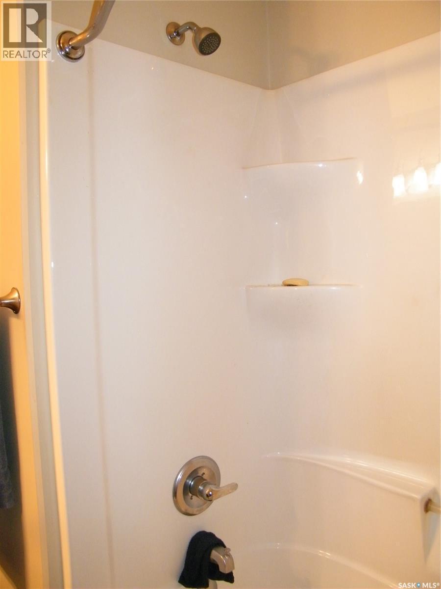 431 Centre Street, Middle Lake, SK - Indoor Photo Showing Bathroom