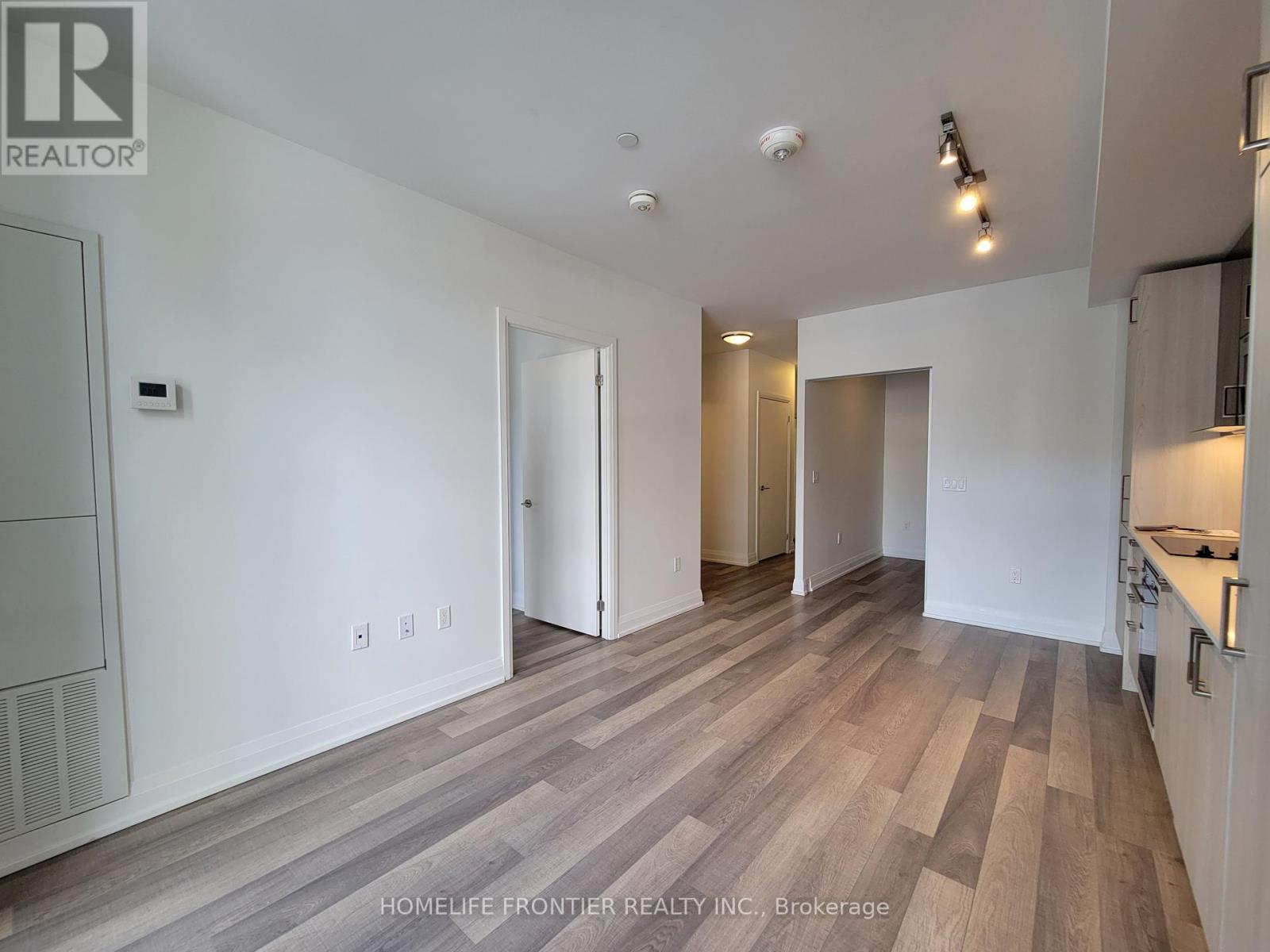 412 - 77 Mutual Street, Toronto, ON - Indoor Photo Showing Kitchen
