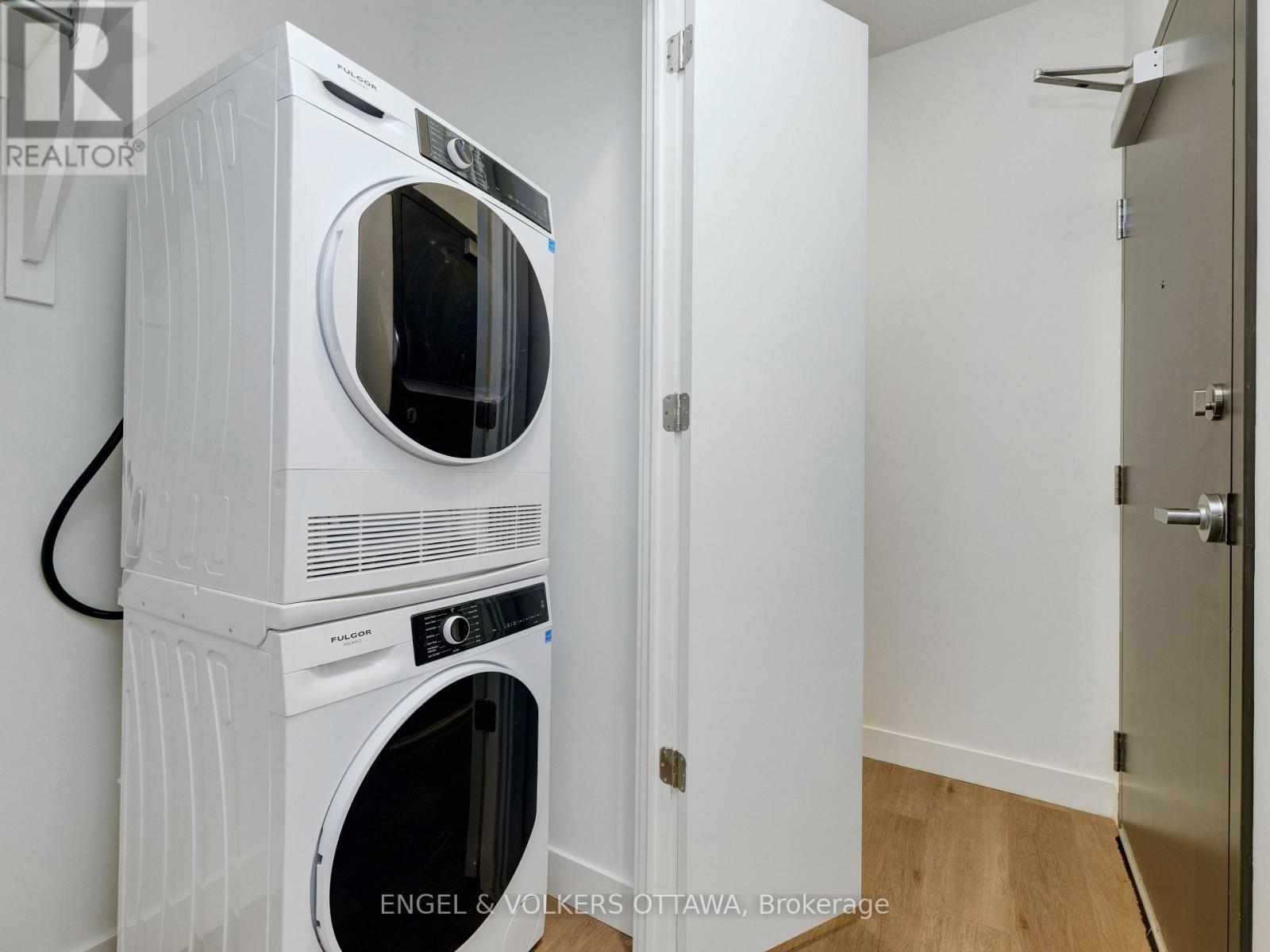212 - 10 James Street, Ottawa, ON - Indoor Photo Showing Laundry Room