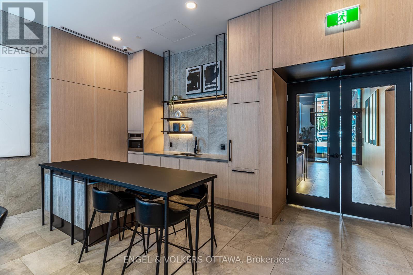 201 - 10 James Street, Ottawa, ON - Indoor