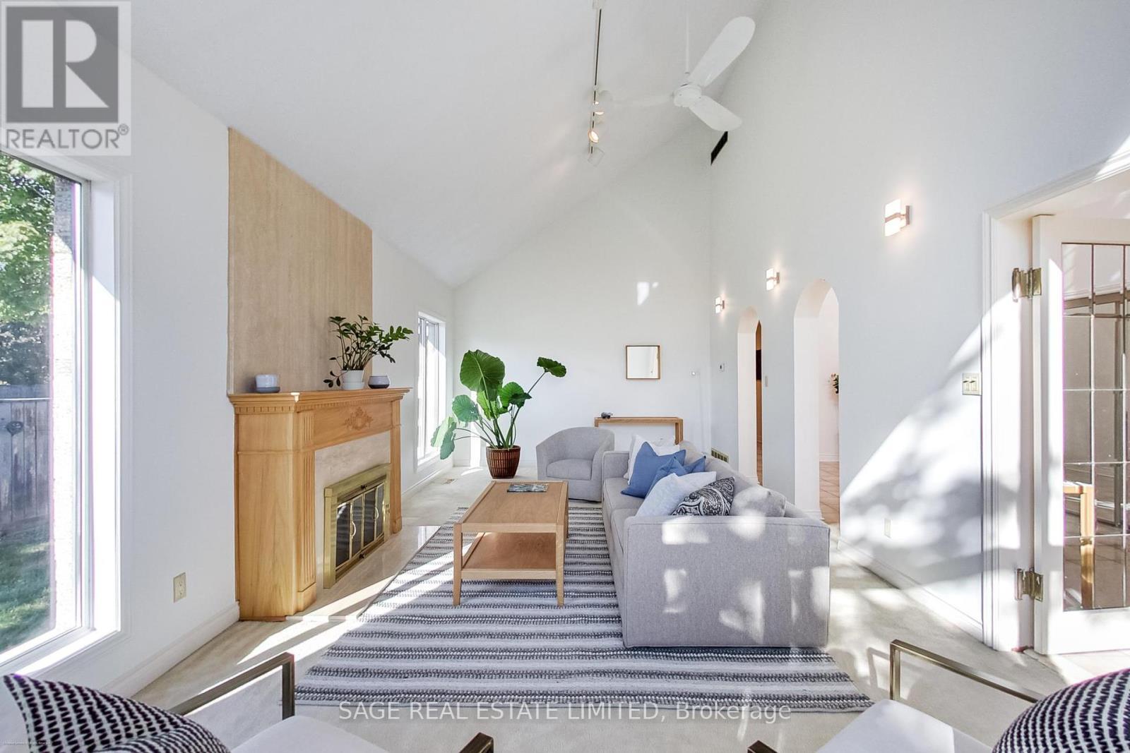 4143 Tapestry Trail, Mississauga, ON - Indoor With Fireplace