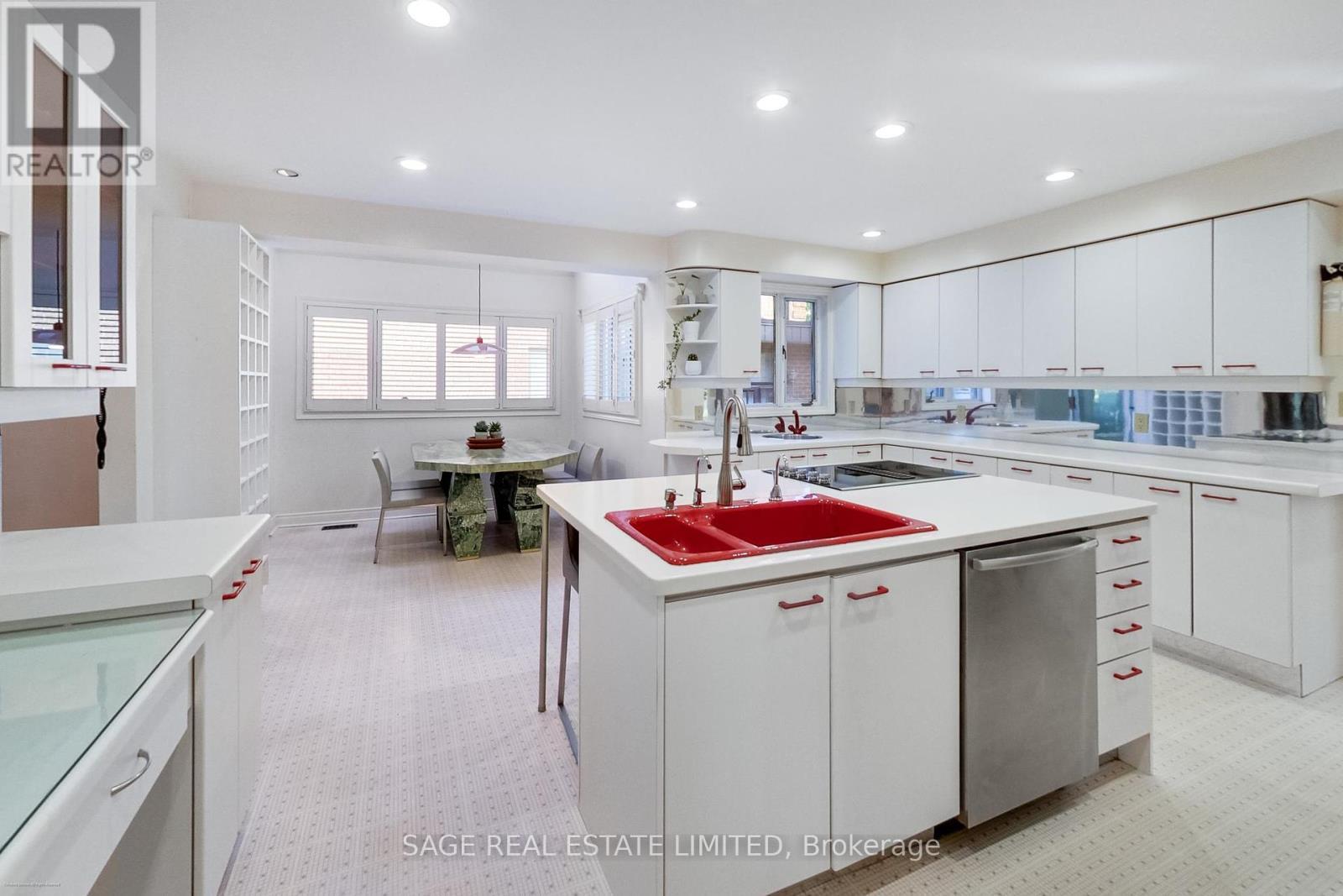 4143 Tapestry Trail, Mississauga, ON - Indoor Photo Showing Kitchen
