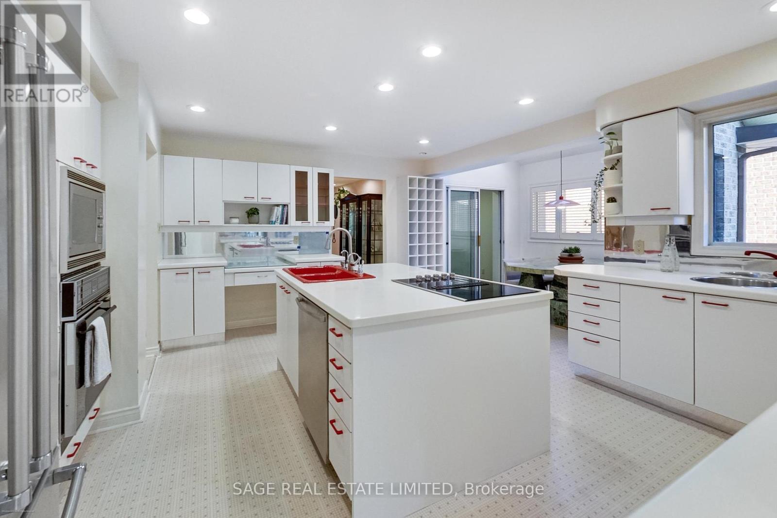 4143 Tapestry Trail, Mississauga, ON - Indoor Photo Showing Kitchen