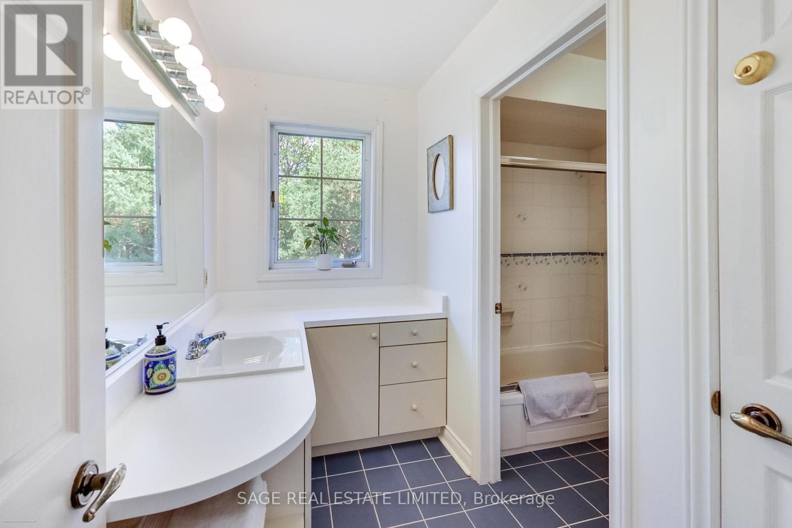 4143 Tapestry Trail, Mississauga, ON - Indoor Photo Showing Bathroom