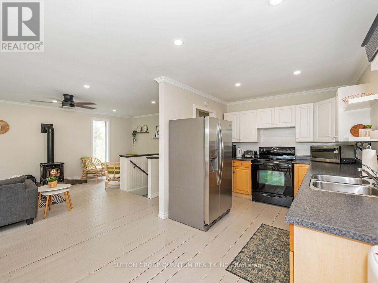 8 - 1006 Youngs Road, Muskoka Lakes, ON - Indoor Photo Showing Kitchen With Double Sink