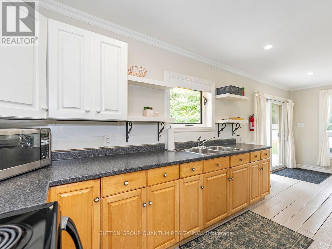 8 - 1006 Youngs Road, Muskoka Lakes, ON - Indoor Photo Showing Kitchen With Double Sink