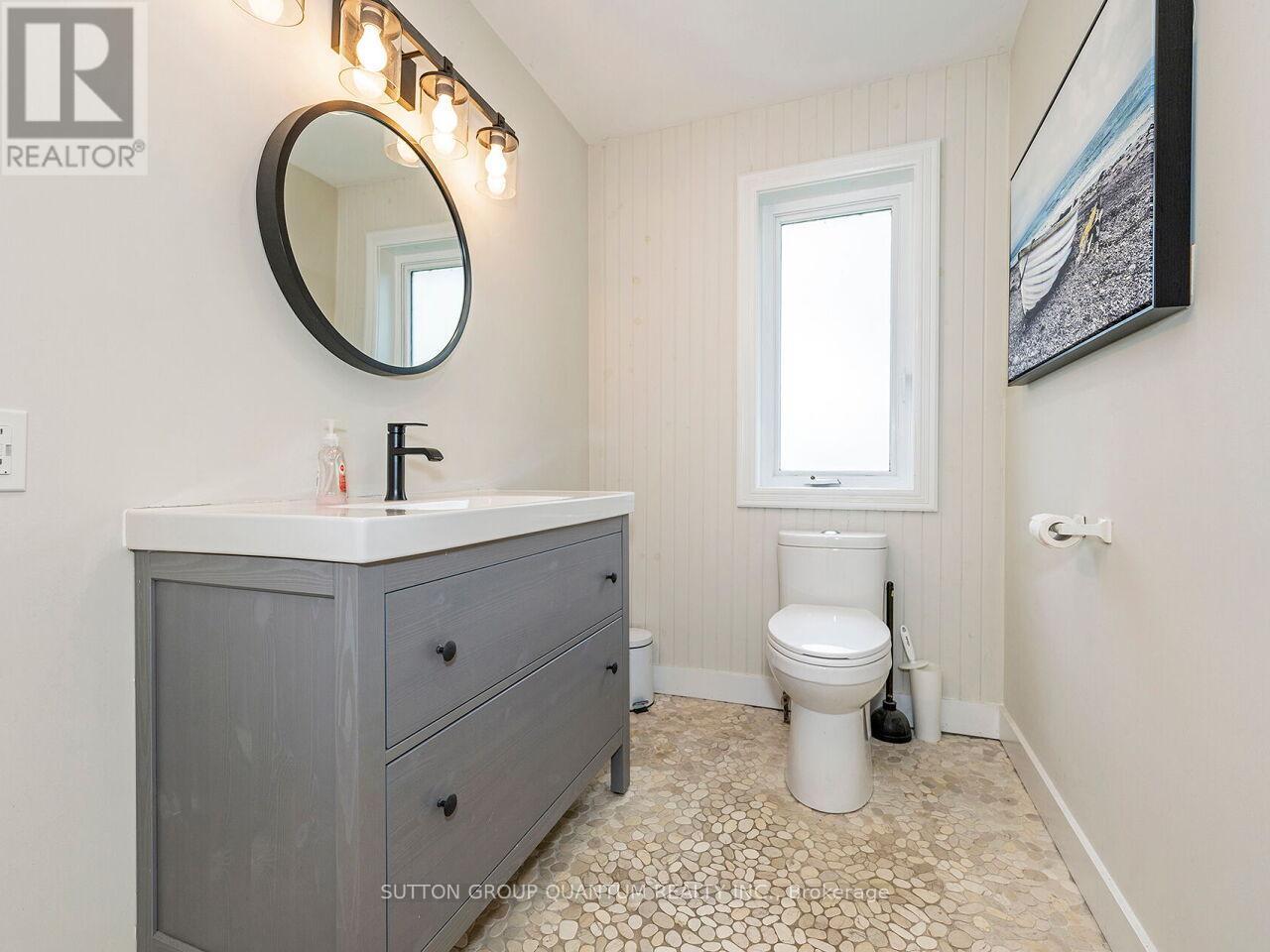 8 - 1006 Youngs Road, Muskoka Lakes, ON - Indoor Photo Showing Bathroom