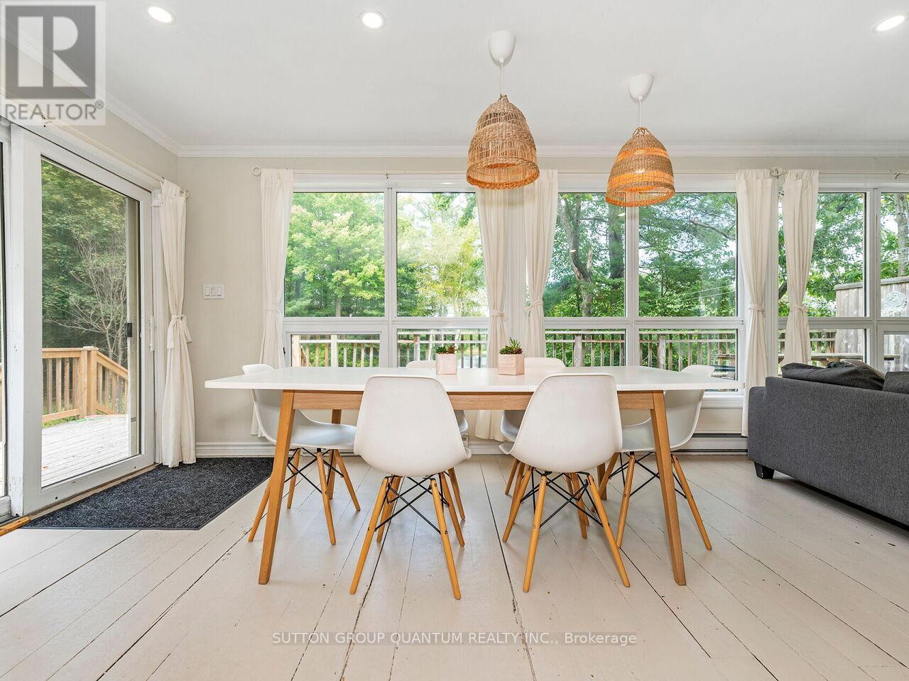 8 - 1006 Youngs Road, Muskoka Lakes, ON - Indoor Photo Showing Dining Room