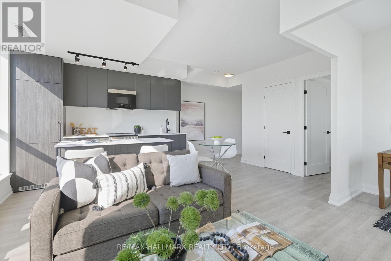 513 - 2369 Danforth Avenue, Toronto, ON - Indoor