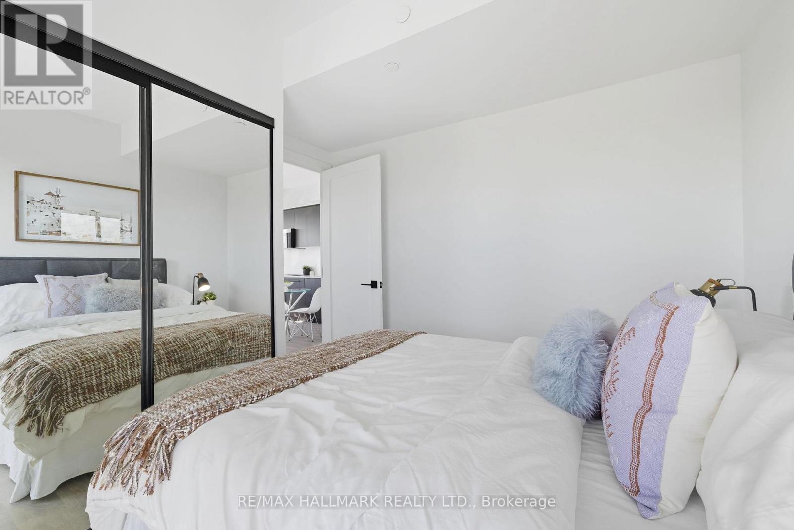 513 - 2369 Danforth Avenue, Toronto, ON - Indoor Photo Showing Bedroom
