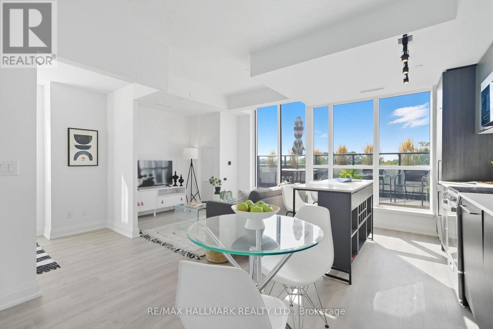 513 - 2369 Danforth Avenue, Toronto, ON - Indoor