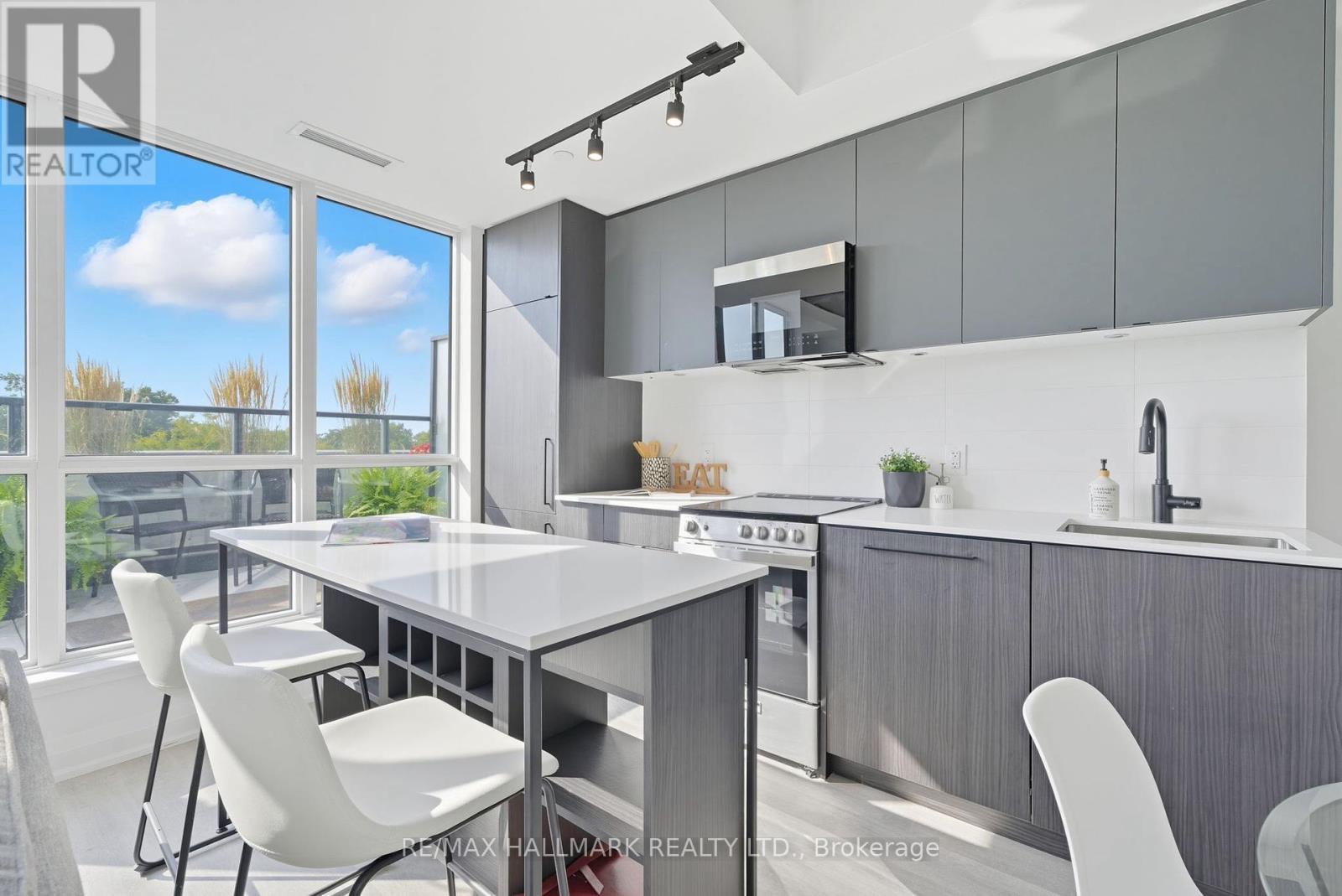 513 - 2369 Danforth Avenue, Toronto, ON - Indoor