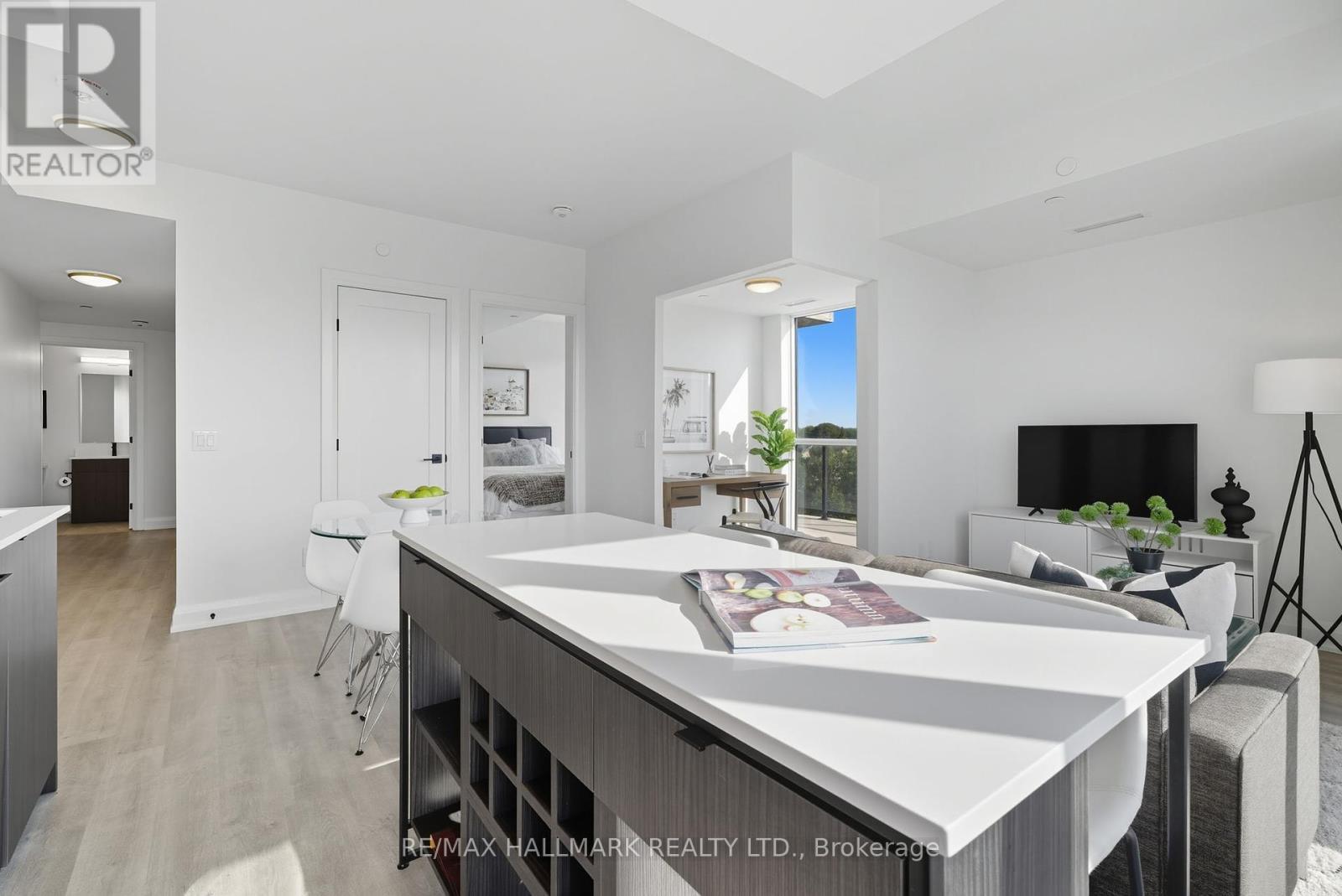 513 - 2369 Danforth Avenue, Toronto, ON - Indoor