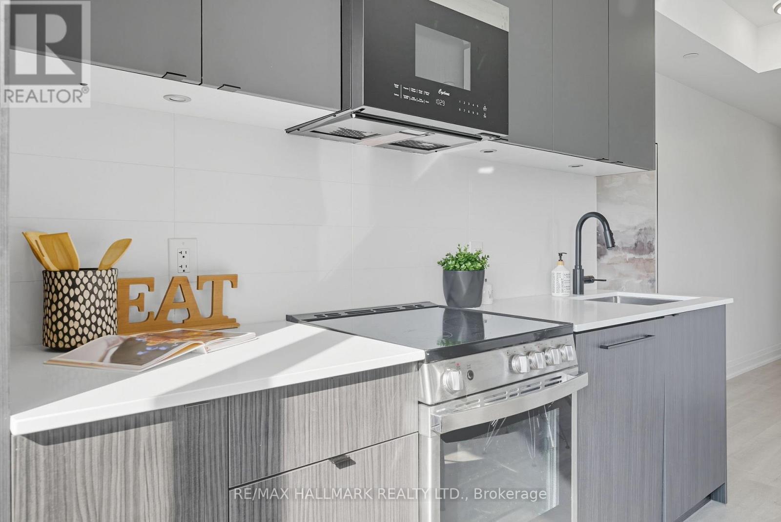 513 - 2369 Danforth Avenue, Toronto, ON - Indoor Photo Showing Kitchen