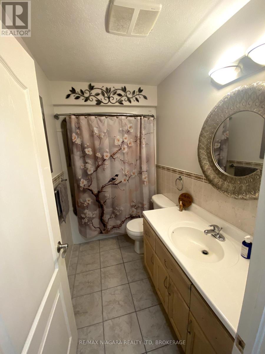 4875 Firelane 18, Port Colborne (Sherkston), ON - Indoor Photo Showing Bathroom