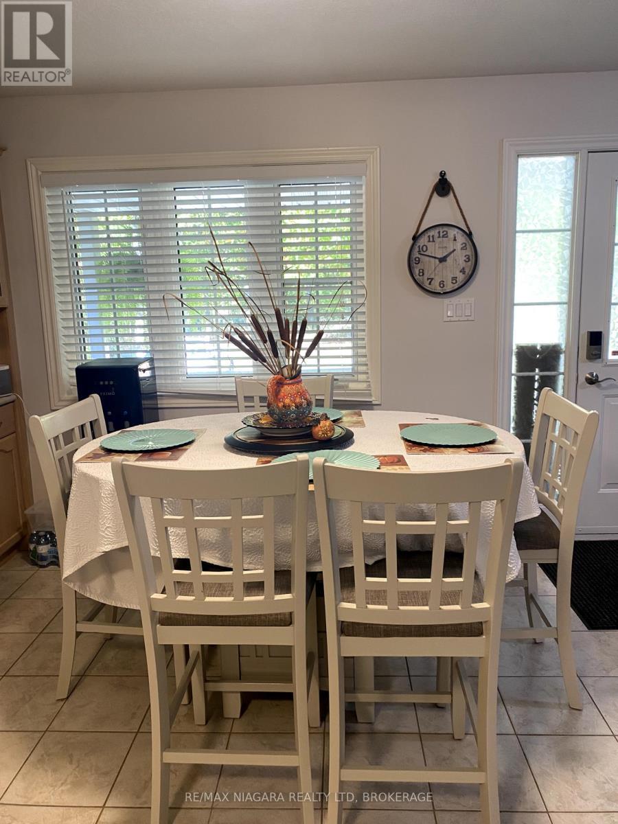 4875 Firelane 18, Port Colborne (Sherkston), ON - Indoor Photo Showing Dining Room
