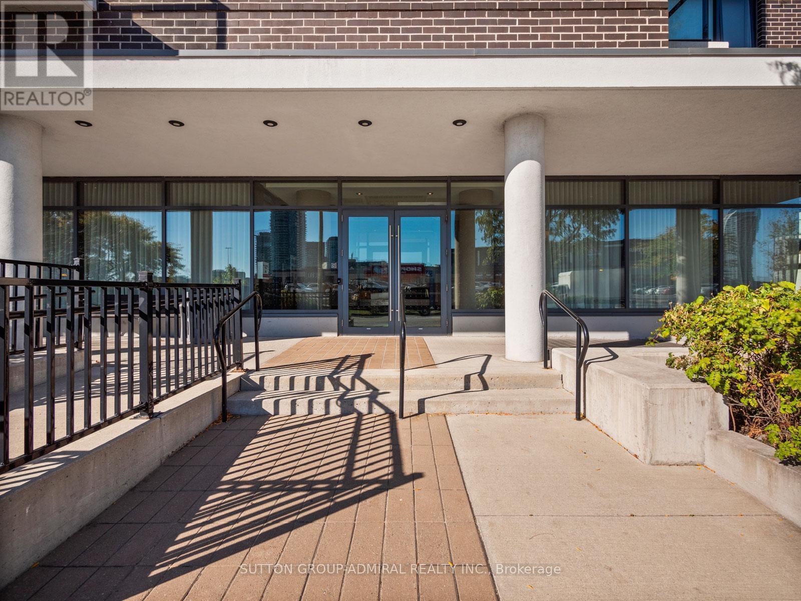 1005 - 128 Fairview Mall Drive, Toronto, ON -