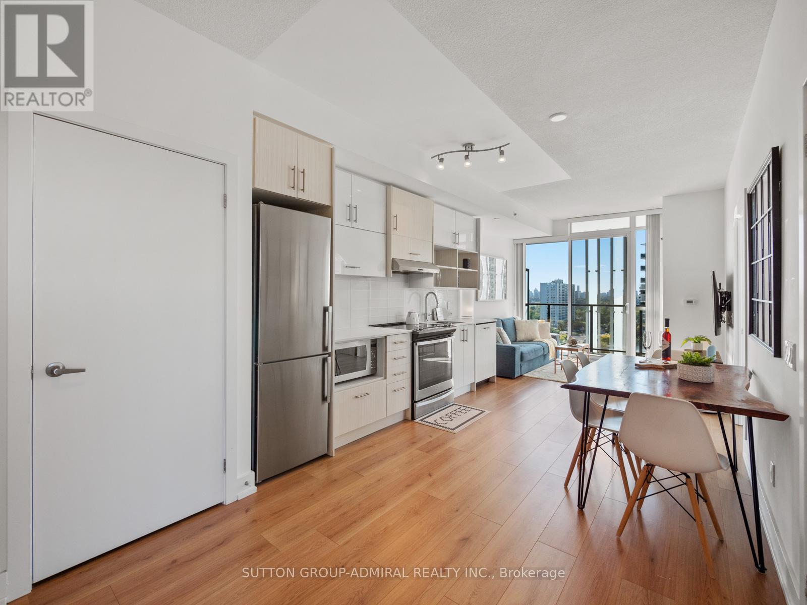 1005 - 128 Fairview Mall Drive, Toronto, ON - Indoor Photo Showing Kitchen