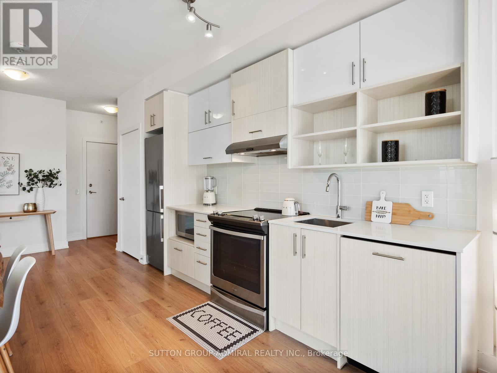 1005 - 128 Fairview Mall Drive, Toronto, ON - Indoor Photo Showing Kitchen With Upgraded Kitchen