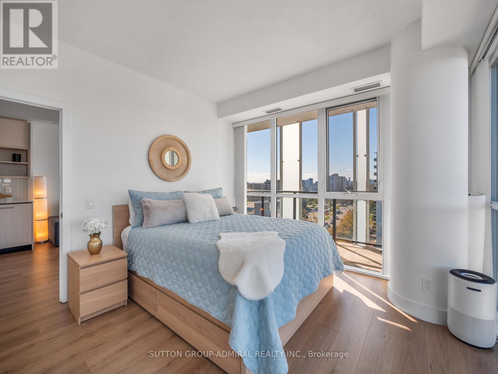 1005 - 128 Fairview Mall Drive, Toronto, ON - Indoor Photo Showing Bedroom