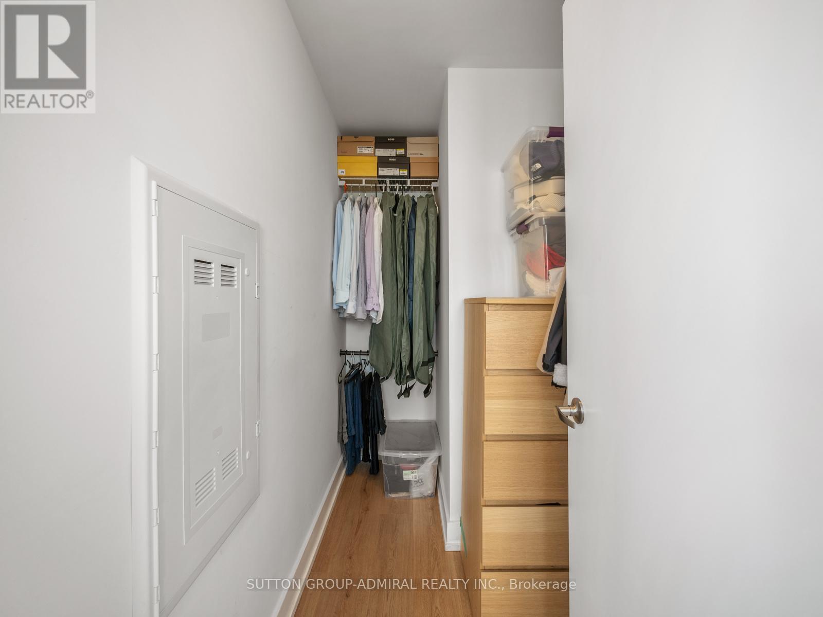 1005 - 128 Fairview Mall Drive, Toronto, ON - Indoor