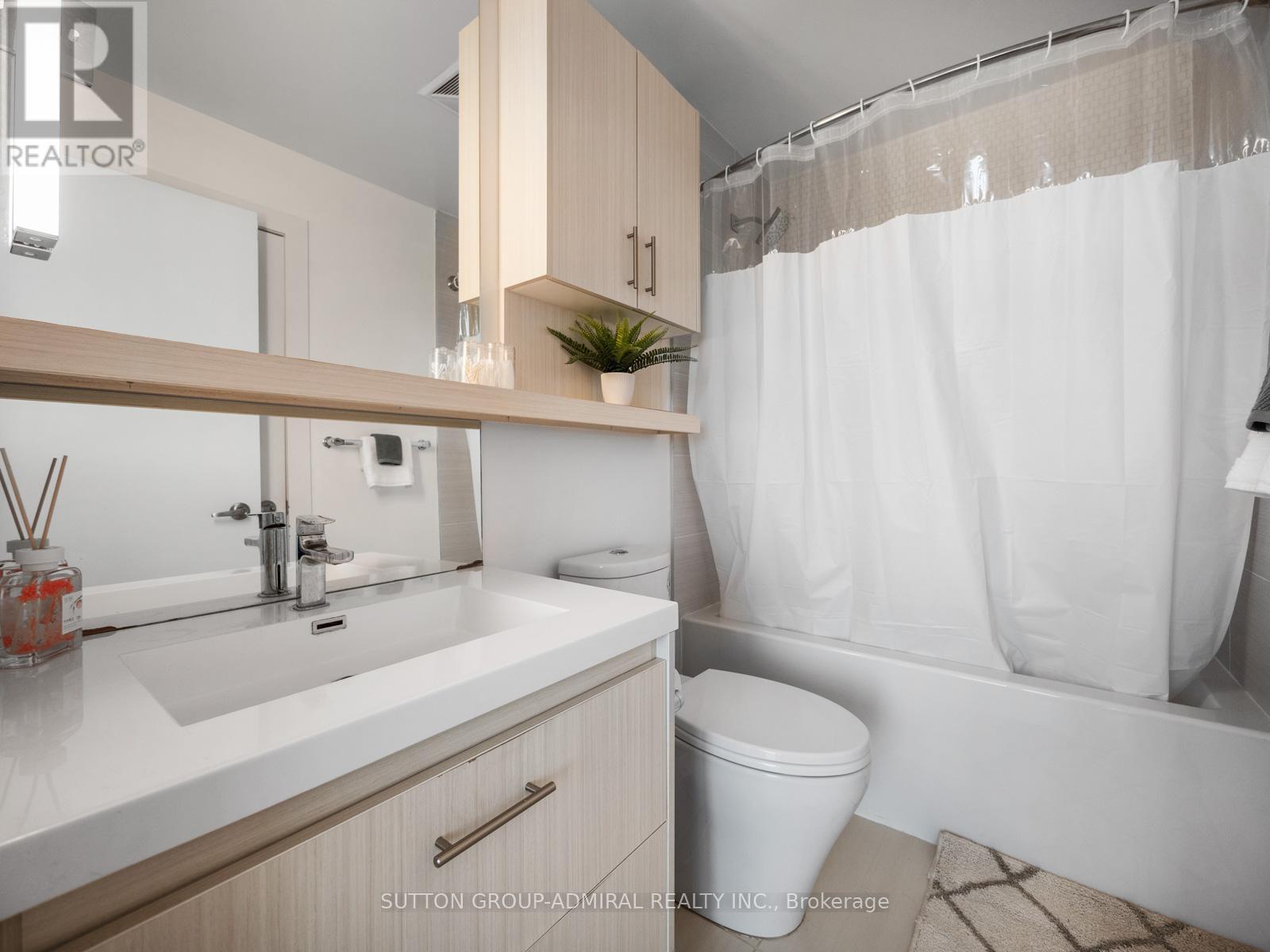 1005 - 128 Fairview Mall Drive, Toronto, ON - Indoor Photo Showing Bathroom